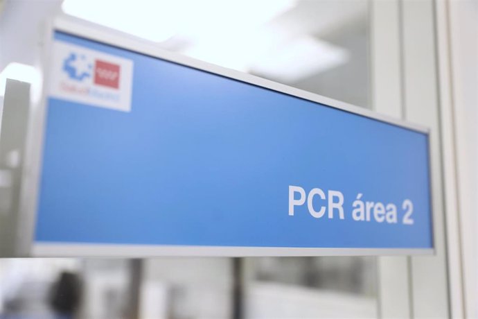 Señalización del área de pruebas PCR en el Laboratorio de Microbiología del Hospital público Gregorio Marañón