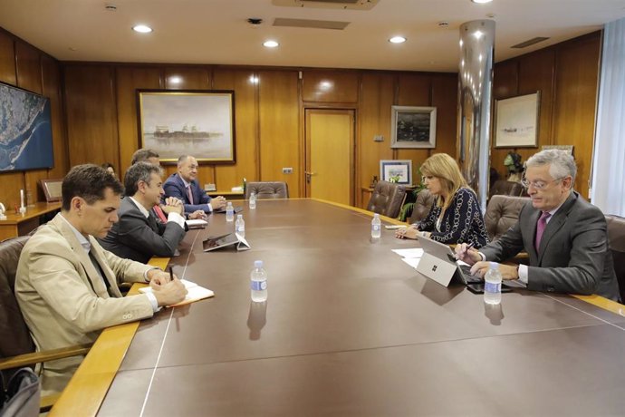 Reunión entre la Autoridad Portuaria de Huelva y la compañía Endesa.