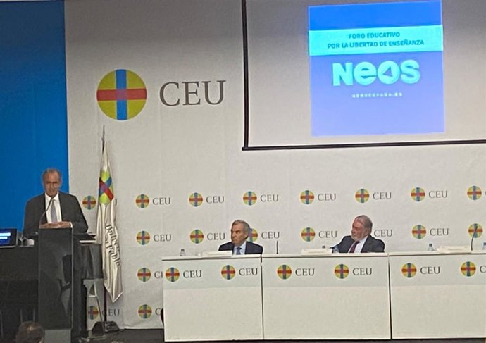 El Grupo de Trabajo 'Defensa de la Libertad' de NEOS organizó este jueves en la Universidad San Pablo CEU el Foro Educativo por la Libertad de Enseñanza para analizar la LOMLOE, la nueva Ley de Educación aprobada por el Gobierno.