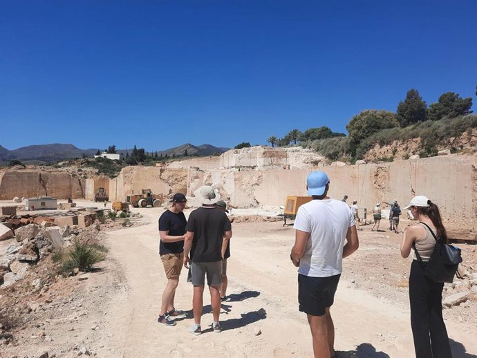 Visita de la universidad Aquisgrán a una cantera de travertino en el CADE de Alhama de Almería