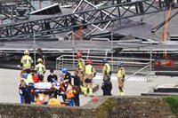 Dos heridos graves y cuatro leves por el derrumbe del escenario principal del Son do Camiño