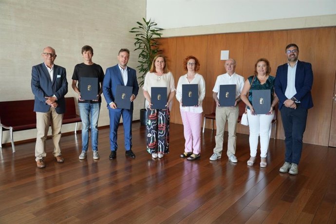 La consejera de Educación, Cultura y Deportes, Rosa Ana Rodríguez, y los representantes de todas las organizaciones sindicales con representación en la Mesa Sectorial de Educación