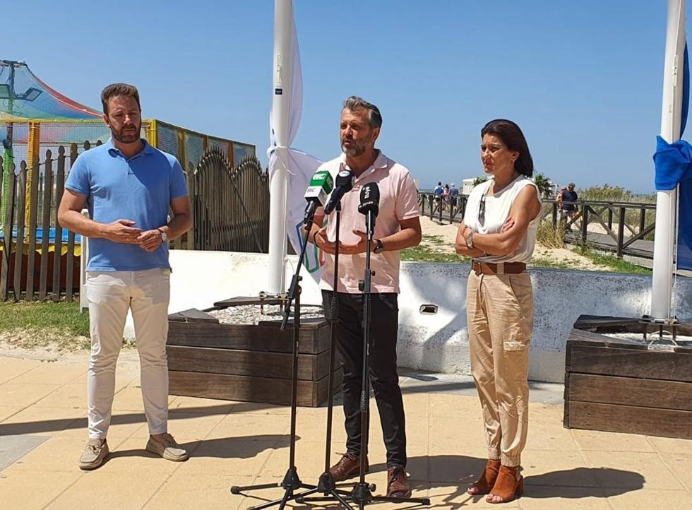 Izado de la Bandera Azul en Conil.