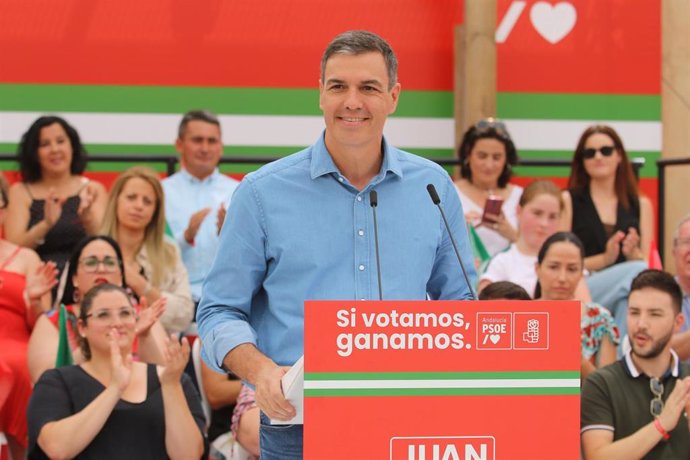 El secretario general del PSOE y presidente del Gobierno, Pedro Sánchez, durante su intervención en un acto público en  Cuevas de Almanzora el pasado 5 de junio