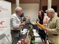 La 'I Muestra Agroalimentaria' reúne a una veintena de productores aragoneses en el Palacio de Sástago