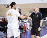 Pablo Laso visita a la plantilla en el entrenamiento