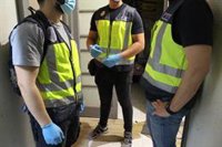 Hallan 830 billetes falsos de 10 y 20 euros en el domicilio de un hombre acusado de robar una motocicleta en València