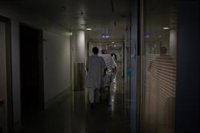 El número de hospitalizados por Covid bajan ligeramente un 1% en la última semana, aunque crecen en seis CCAA