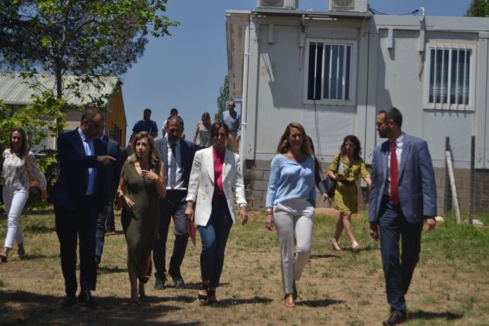 La ministra Raquel Sánchez al costat de la delegada del Govern central, Maria Eugnia Gay, i els alcaldes de Sabadell, Marta Farrés, Castellar del Valls, Ignasi Giménez, i Terrassa, Jordi Ballart