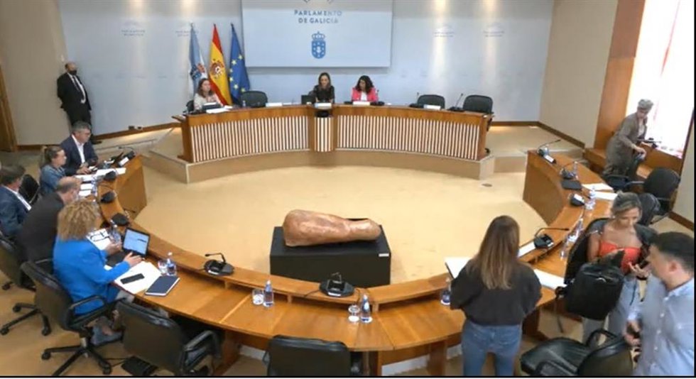 Los diputados de BNG y PSdeG abandonan la Comisión de Cultura del Parlamento