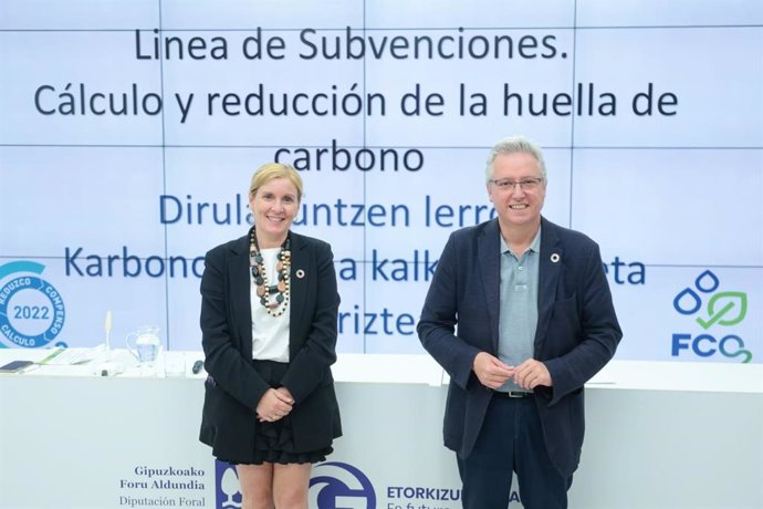 La directora foral de Medio Ambiente, Mónica Pedreira, y el diputado de Medio Ambiente, José Ignacio Asensio