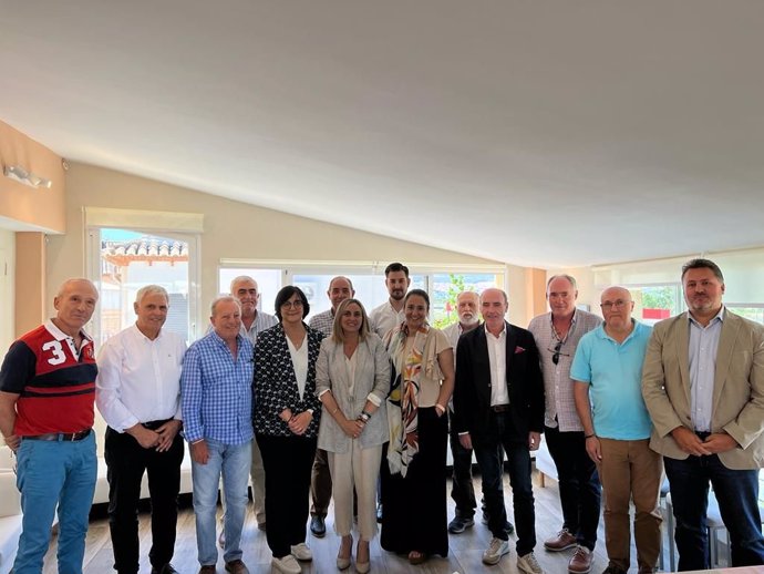 Reunión del PP con representantes de agricultores y ganaderos