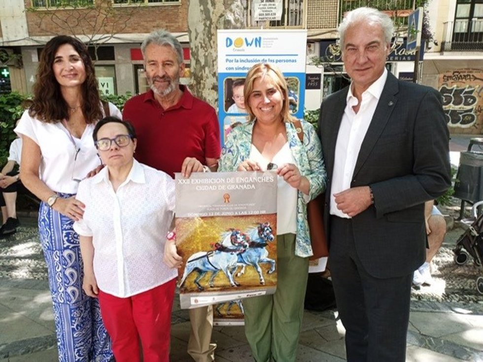 Presentación de una exhibición de enganches a favor de GranaDown
