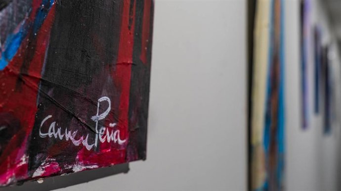 La sede de Canal Sur en la Cartuja acoge la muestra de pinturas 'De lo intuido a la emoción', de Carmen Peña