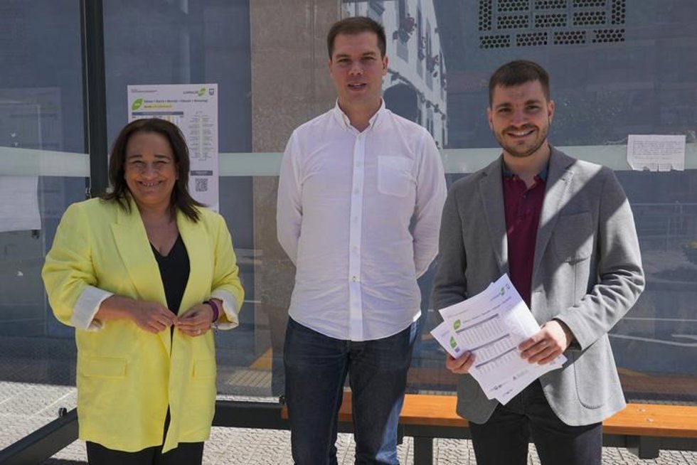 La diputada de Movilidad, Rafaela Romero, el alcalde de Berrobi, David de Miguel, y el director de Movilidad de la Diputación Foral, Ander Iturri