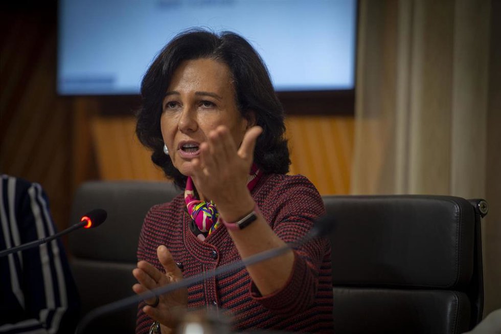 La presidenta del Banco Santander, Ana Patricia Botín, participa en la mesa redonda The future is here: challenges to banking business models ('El futuro ya está aquí: retos para los modelos de negocio bancario'), en la sede del Banco de España.
