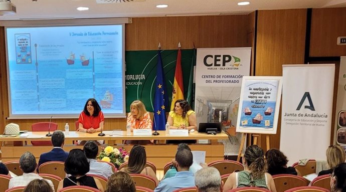 La delegada de Educación y Deporte en Huelva, Estela Villalba, ha asistido este viernes a las V Jornadas de Inspectores Educativos de Andalucía de la Unión Sindical de Inspectores de Educación (USIE).
