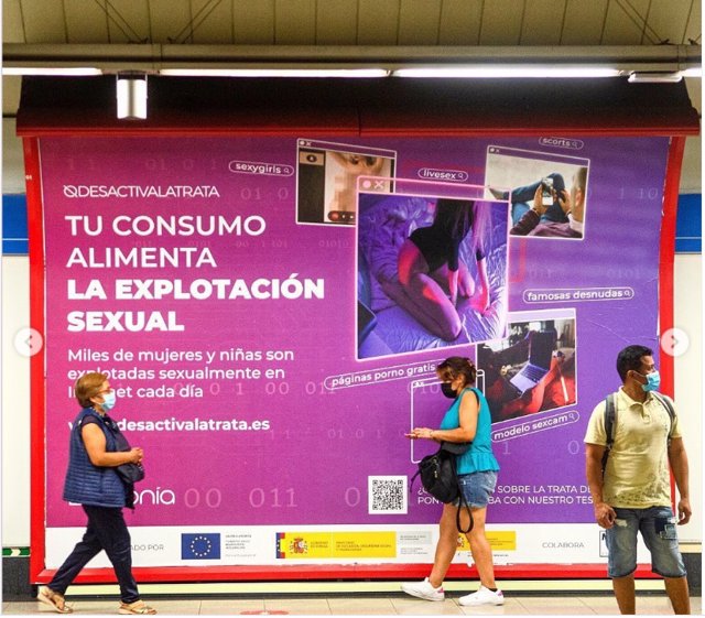 Un cartel de Diaconía España (#DesactivaLaTrata) en el Metro de Madrid concienciando contra el consumo de prostitución.