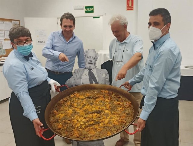 Los hijos de Luis García Berlanga José Luis y Fernando García Berlanga durante la comida homenaje a su padre en el cierre del Año Berlanga, celebrada en el taller de empleo gastrotursimo del Ayuntamiento de València.