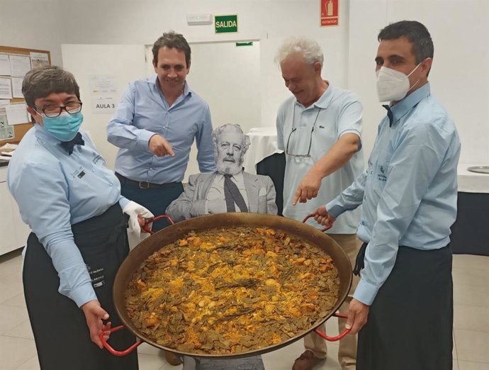 Los hijos de Luis García Berlanga José Luis y Fernando García Berlanga durante la comida homenaje a su padre en el cierre del Año Berlanga, celebrada en el taller de empleo gastrotursimo del Ayuntamiento de Valncia.