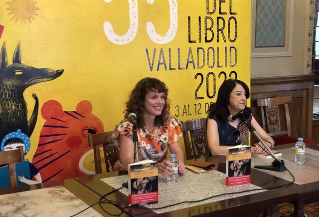 Valeria Alonso (centro), acompañada de Angélica Tanarro (derecha), durante la rueda de prensa.