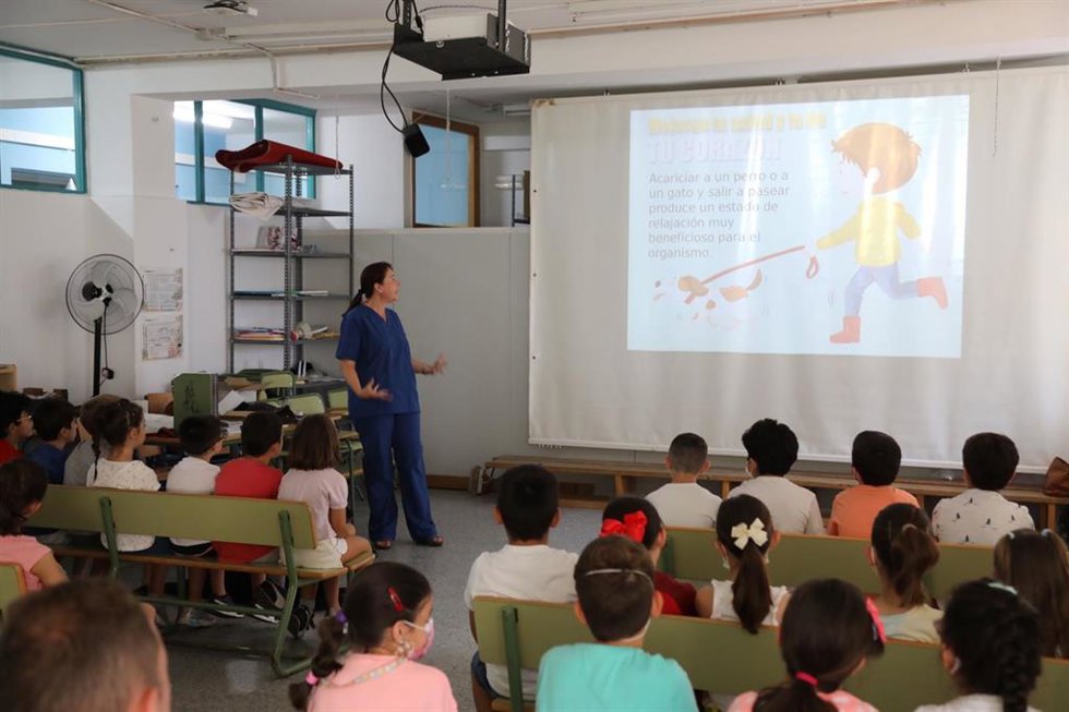 Charlas a los alumnos de Brenes sobre el cuidado de mascotas