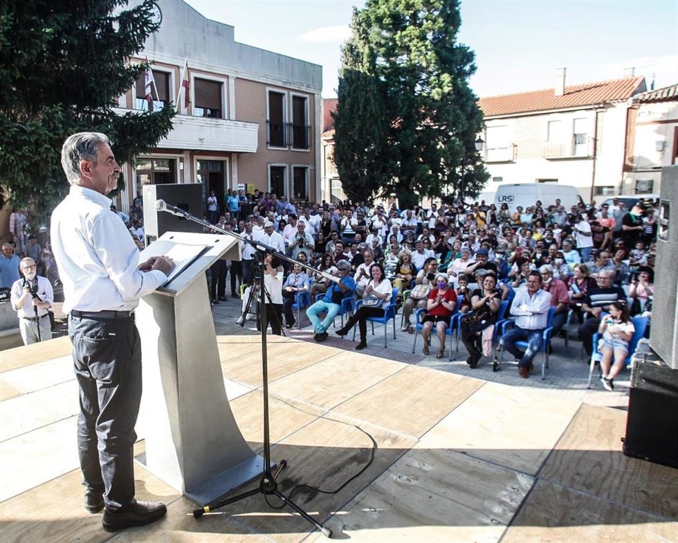 El presidente de Cantabria y secretario general del PRC, Miguel Ángel Revilla, pregonero en las fiestas de San Antonio de Monzón de Campos