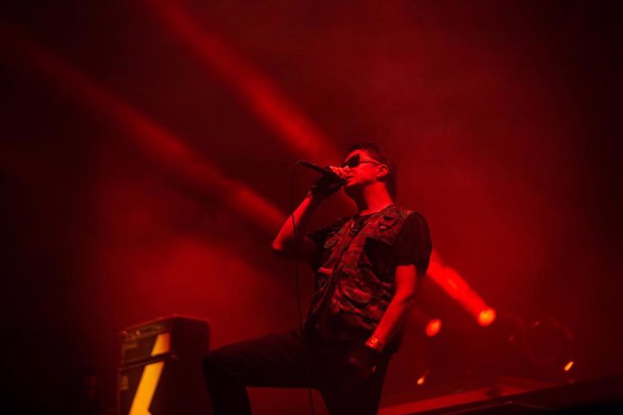 El líder de la banda The Strokes, Julian Casablancas, en el Festival Primavera Sound en el Parc del Frum de Barcelona