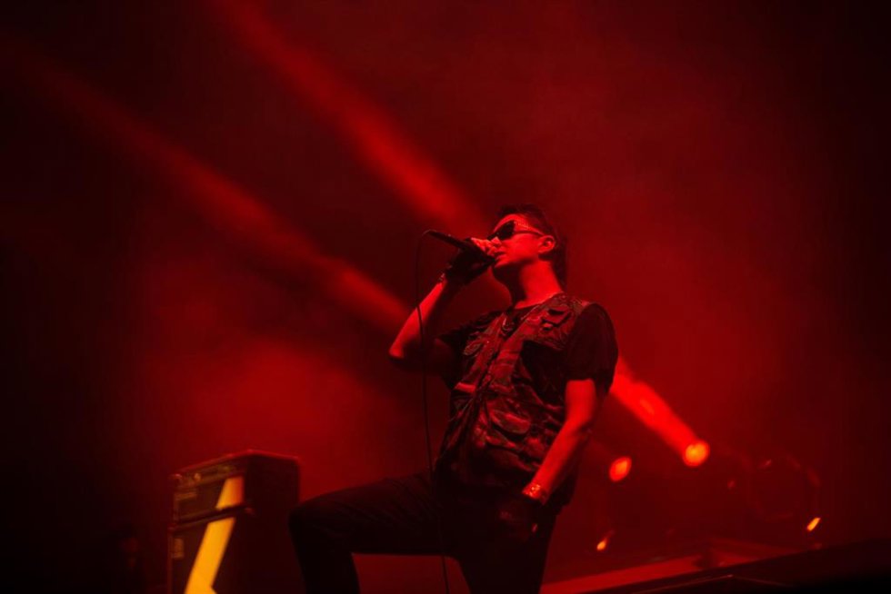 El líder de la banda The Strokes, Julian Casablancas, en el Festival Primavera Sound en el Parc del Frum de Barcelona