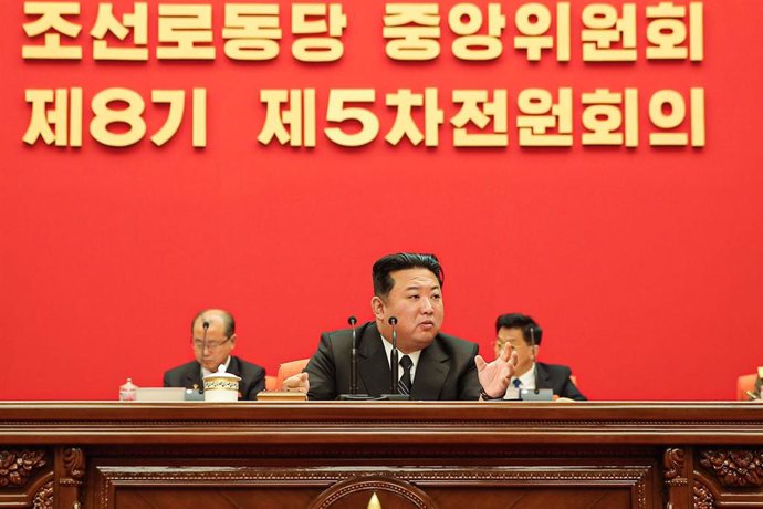 El líder de Corea del Norte, Kim Jong Un, durante el Comité Central del Partido de los Trabajadores 