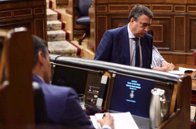 El portavoz del PNV en el Congreso de los Diputados, Aitor Esteban, en una sesión plenaria en el Congreso de los Diputados.