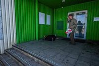 Las fuerzas prorrusas estiman 400 combatientes y 500 civiles ucranianos bajo asedio en la planta de Azot