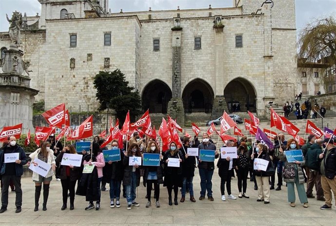 Archivo - Imagen de archivo de una concentración anterior de trabajadores de 'contact center'