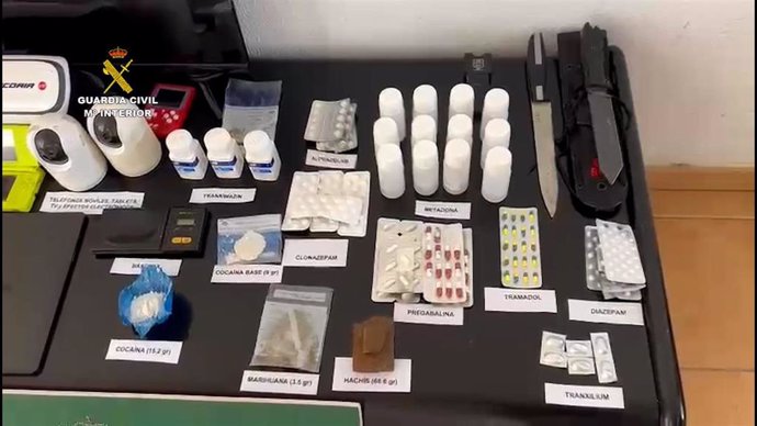 Droga y otros elementos intervenidos por la Guardia Civil