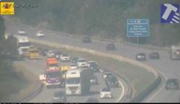 Archivo - Arxivo - Cues pel tall d'un carril de l'AP-7 a l'altura de Maanet de la Selva en sentit Girona a causa d'un accident