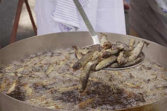 Comienza el Voto de San Bernabé, con el reparto del pez, pan y vino