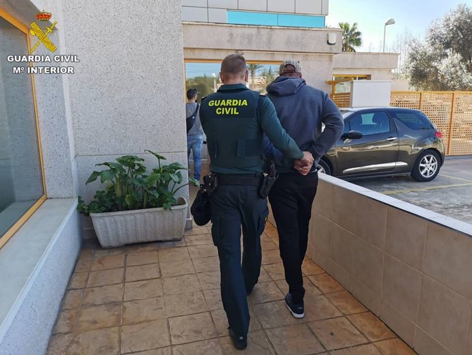 La Guardia Civil detiene a un delincuente especializado en el método del 'cogotero'