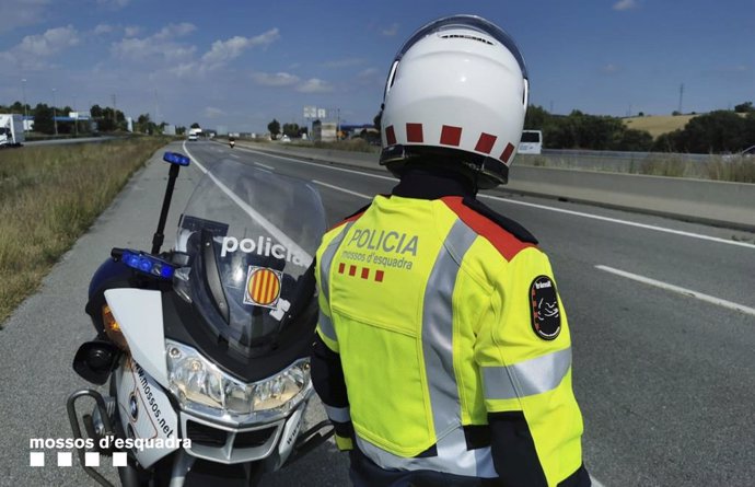 Archivo - Imagen de recurso de un agente de los Mossos d'Esquadra