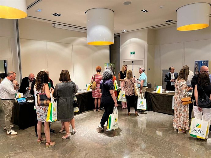 Imagen del encuentro organizado por la Diputación de Jaén con agencias de viajes de Málaga y la Costa del Sol.