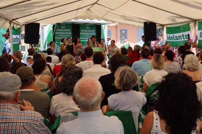 La candidata de Adelante Andalucía a las elecciones de 19 de junio, Teresa Rodríguez, este sábado en Alcalá de Guadaíra (Sevilla).