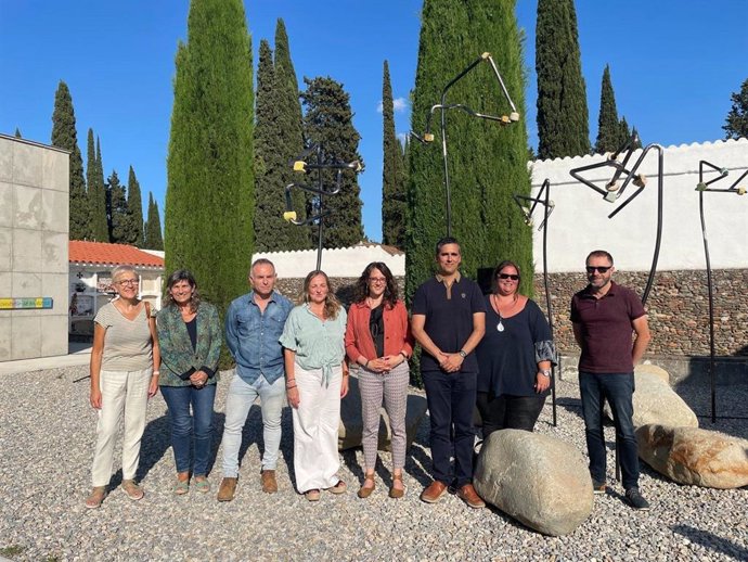 La consellera d'Igualtat i Feminismes de la Generalitat, Tnia Verge; la directora dels Serveis Territorials a Barcelona, Inma Reguant Espinal, l'alcalde de l'Ajuntament de Sant Celoni, Raül Garcia Ramírez, i altres crrecs electes del consistori