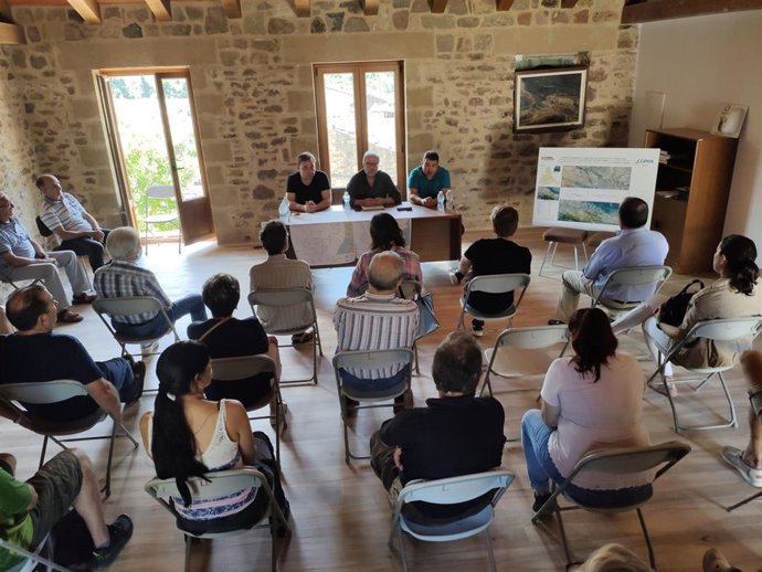 Reunión informativa en Lobera de Onsella para explicar las inversiones del Gobierno de Aragón en las carreteras de las Altas Cinco Villas.