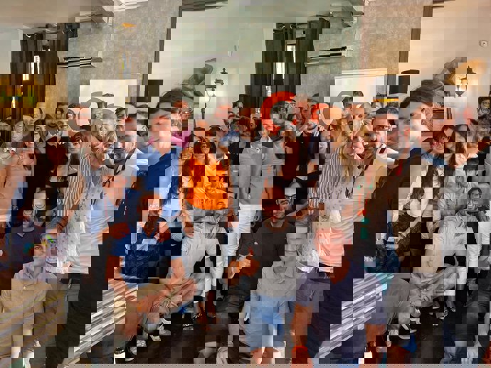 Encuentro de Cs con jóvenes sobre turismo