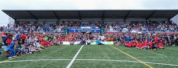 Torneo de balonmano en Puente Viesgo, considerado como el primer torneo sostenible de balonmano de Cantabria desde el punto de vista medioambiental