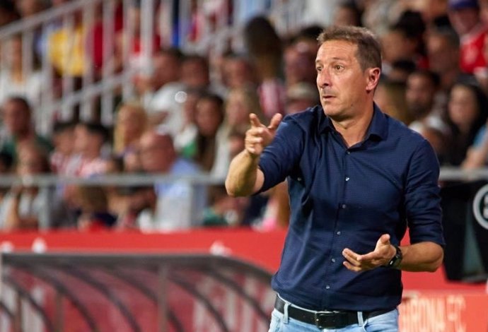 El entrenador del CD Tenerife, Luis Miguel Ramis