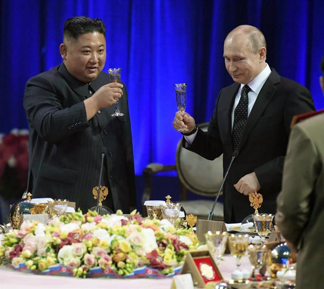 Archivo - El dirigente de Corea del Norte, Kim Jong Un, y el presidente de Rusia, Vladimir Putin.