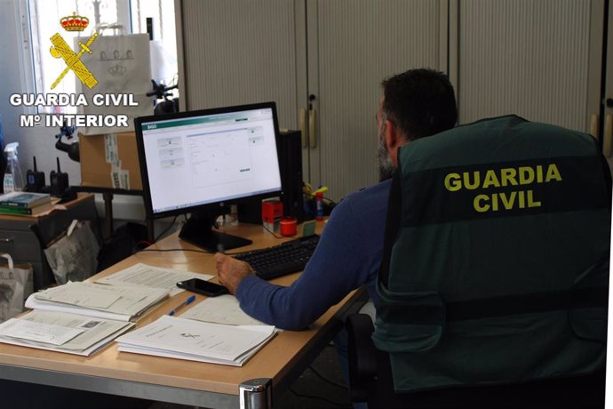 Archivo - Guardia Civil en tareas de investigación