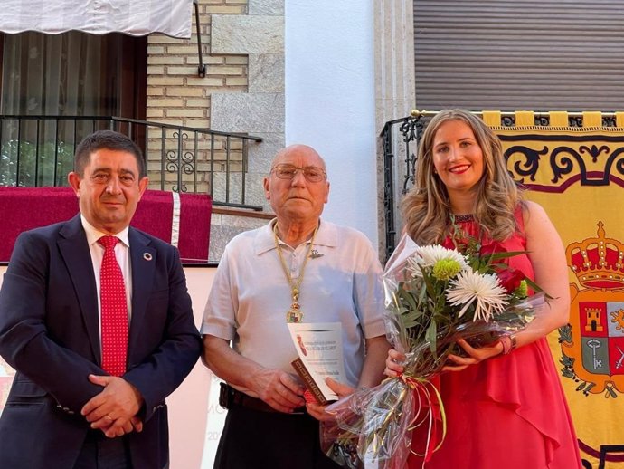 El presidente de la Diputación de Jaén, Francisco Reyes, en la entrega de las Medallas de Oro de Los Villares.