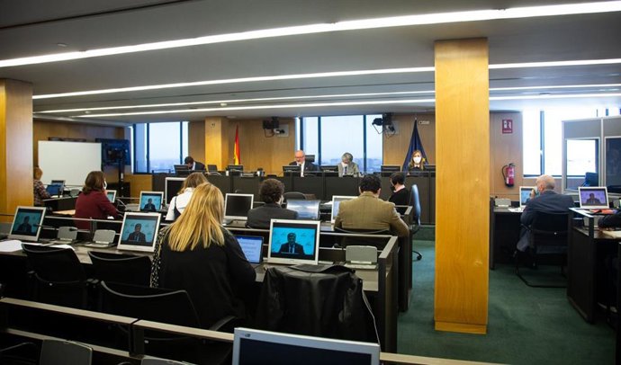 Archivo - Sesión de una Comisión de Industria, Comercio y Turismo en el Congreso