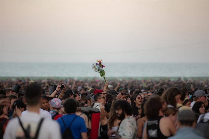 Un grup de persones durant la quarta jornada del festival Primavera Sound Barcelona, a Sant Adriá de Bess (Barcelona)